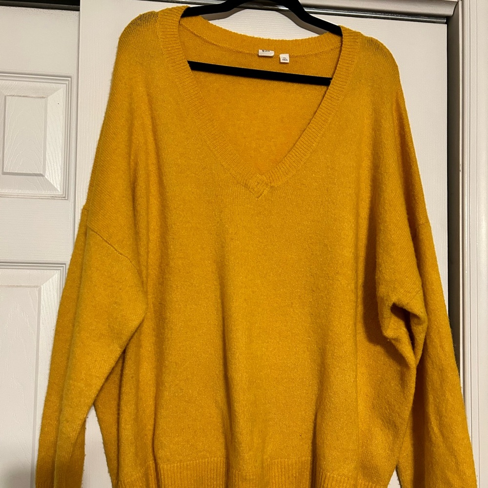 Gap V-Neck Mustard Sweater XXL